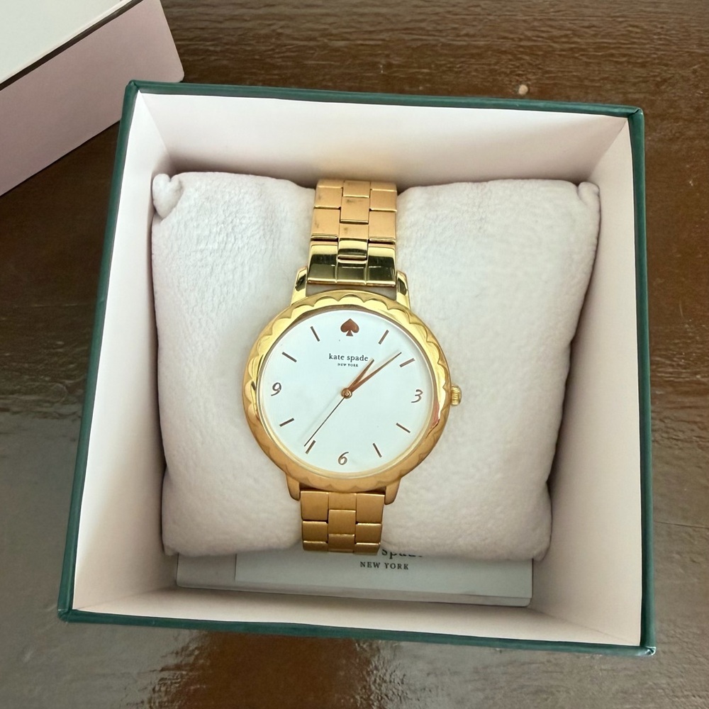 kate spade gold and white scallop bezel link watch